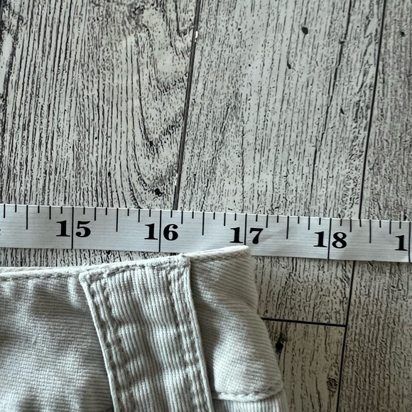 Chico’s Capri Pants micro corduroy women’s size 2 (12) Tan   *tiny flaw - Picture 8 of 11
